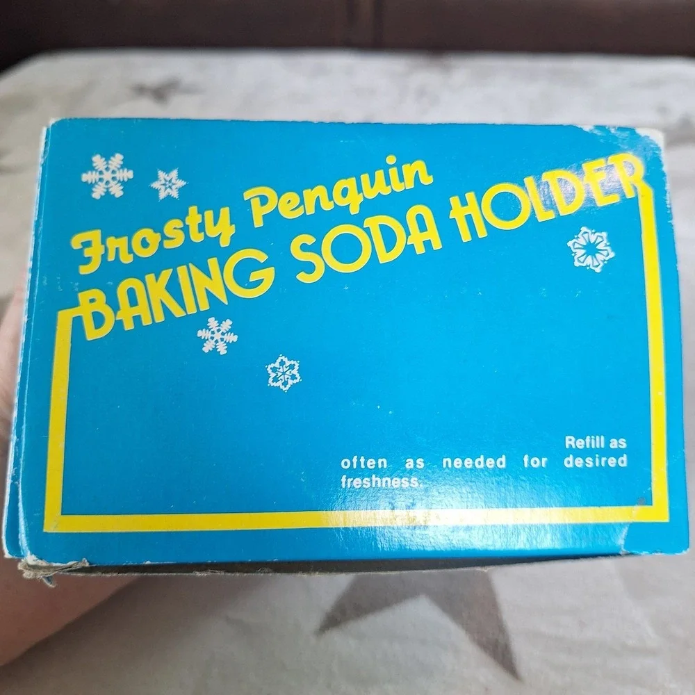 Vintage Frosty 3D PENGUIN Baking Soda Holder Giftco U.K. Plastic Hong Kong